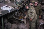 Фоторепортаж: завод по ремонту бронетехники в ДНР (фото)
