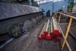 Фоторепортаж: завод по ремонту бронетехники в ДНР (фото)